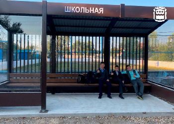 Амурские специалисты реконструируют школьные автобусные остановки в подшефной Амвросиевке