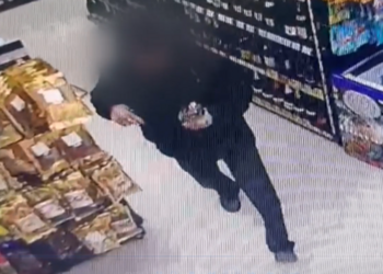 В Благовещенске мужчина ограбил винно-водочный магазин с игрушечным пистолетом