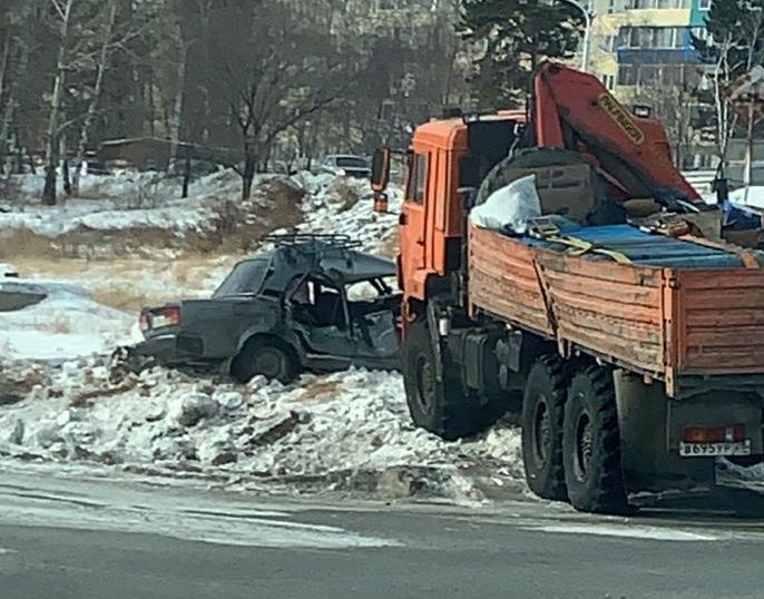 Еду на камазе и буксую в глине