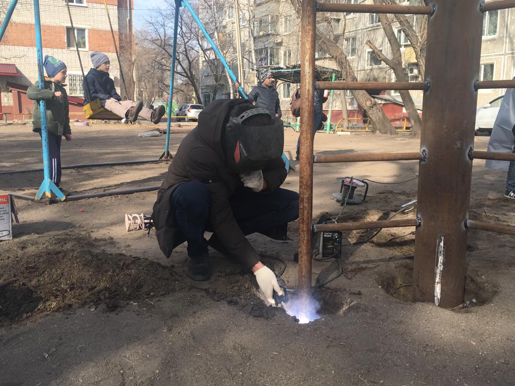 В День космонавтики в Благовещенске установили арт-объект в виде ракеты