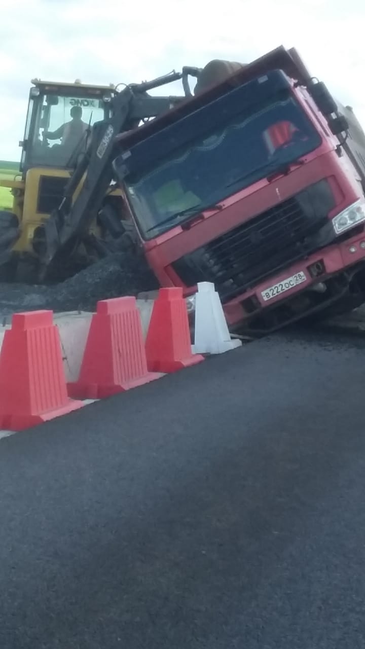 Большегруз устроил ДТП на мосту в Приамурье