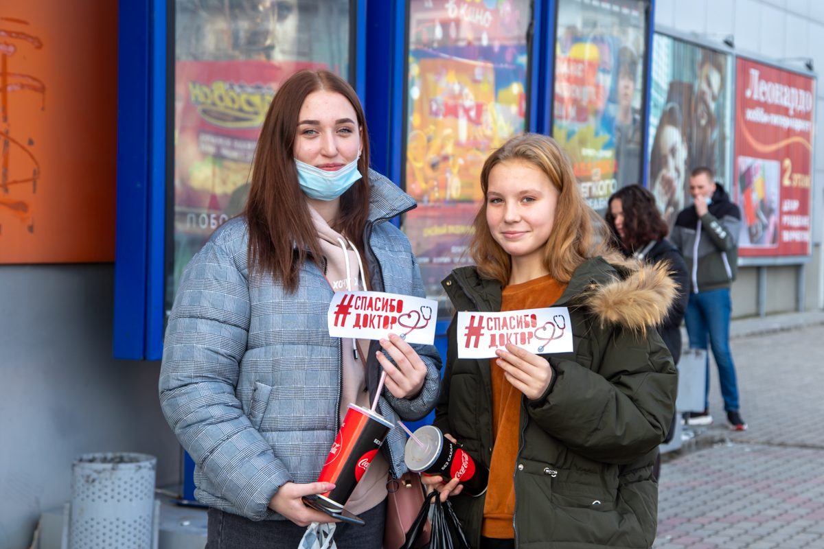 Машины и автобусы в Благовещенске украсят наклейки «Спасибо, доктор!»