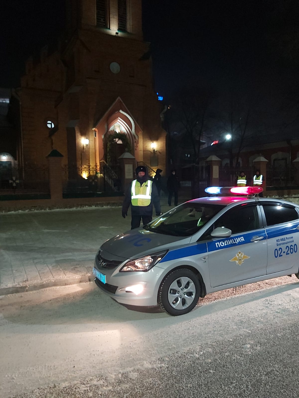 Полиция охраняет храмы на Рождество