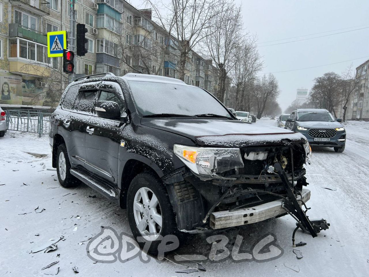 В аварии в Благовещенске пострадали машины и городское имущество