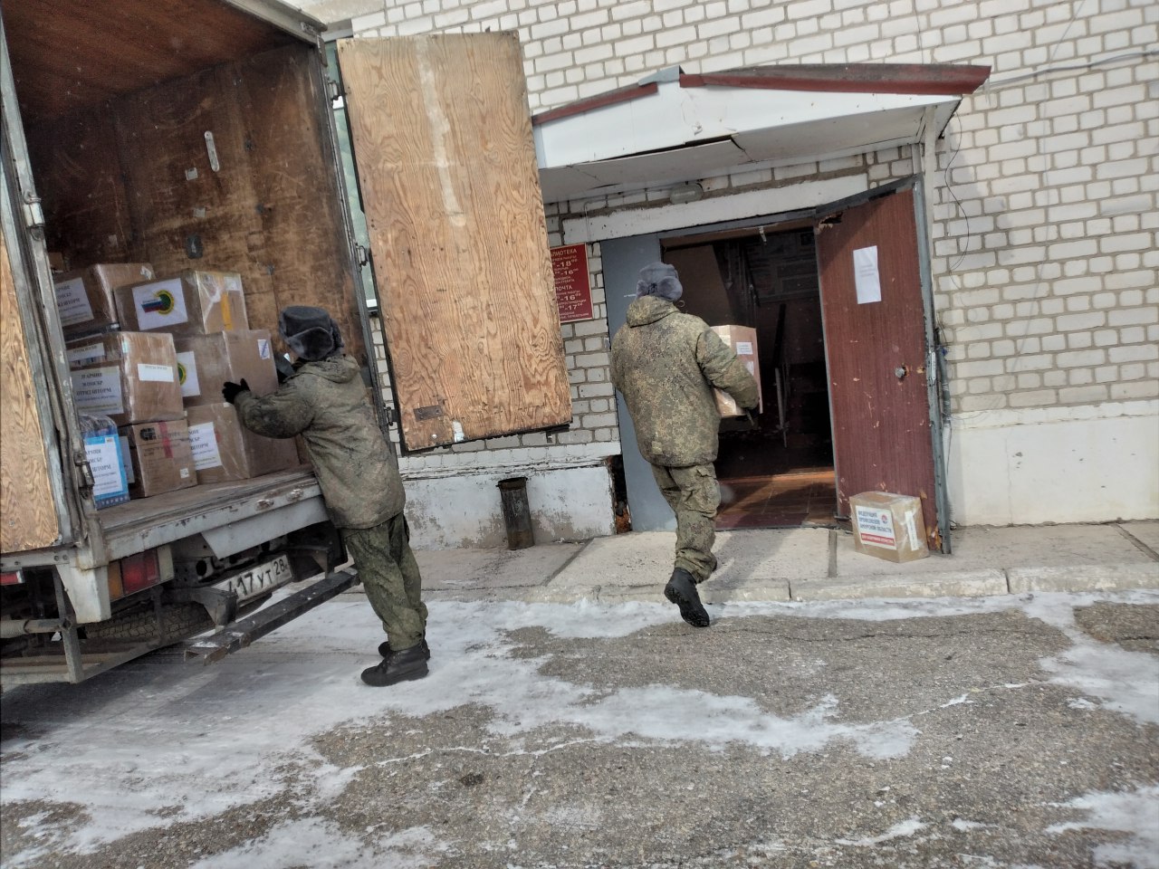 Более тонны гуманитарного груза передали профсоюзы Приамурья в одну из  воинских частей