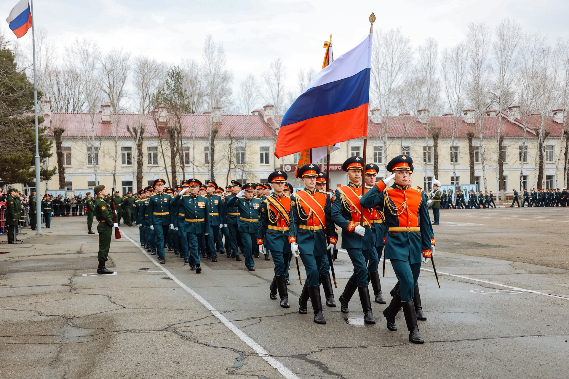 Мы будем гордиться вами»: в ДВОКУ состоялся 112-й выпуск офицеров