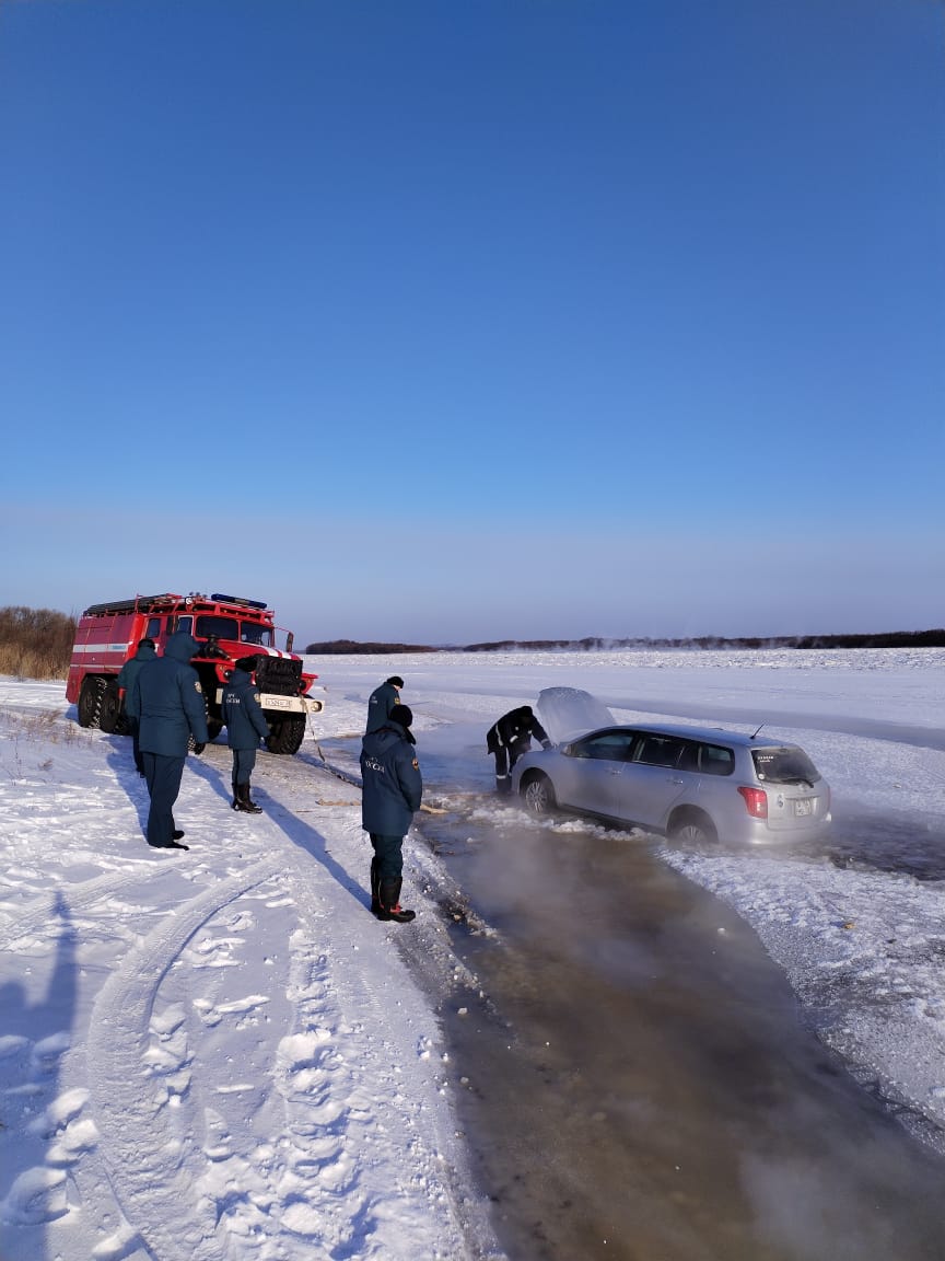 В Приамурье автомобиль провалился под лед на реке | 19.12.2023 |  Благовещенск - БезФормата