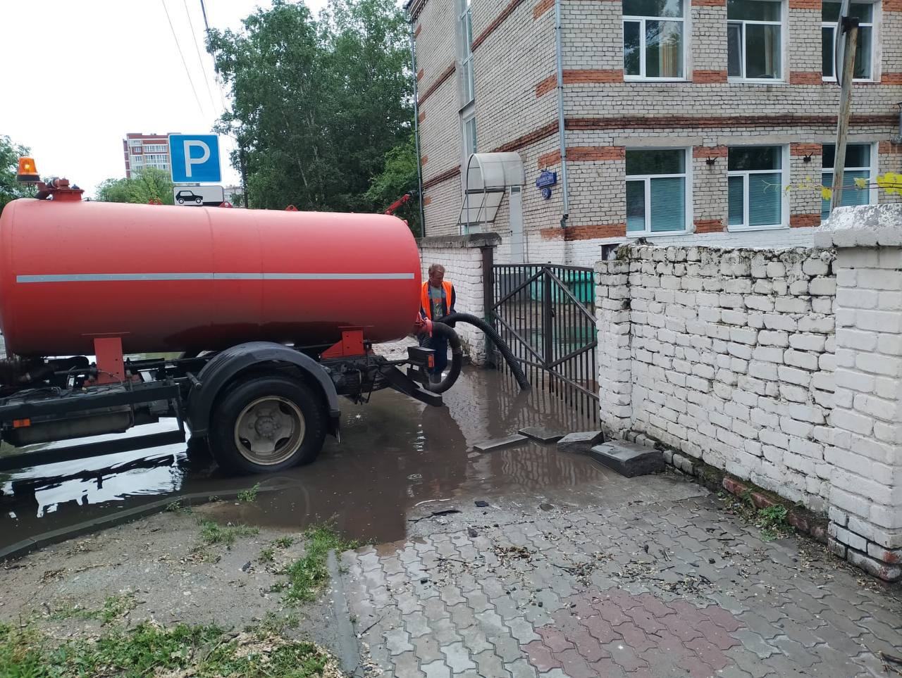 Благовещенск борется с последствиями мощного ливня | 17.06.2024 |  Благовещенск - БезФормата