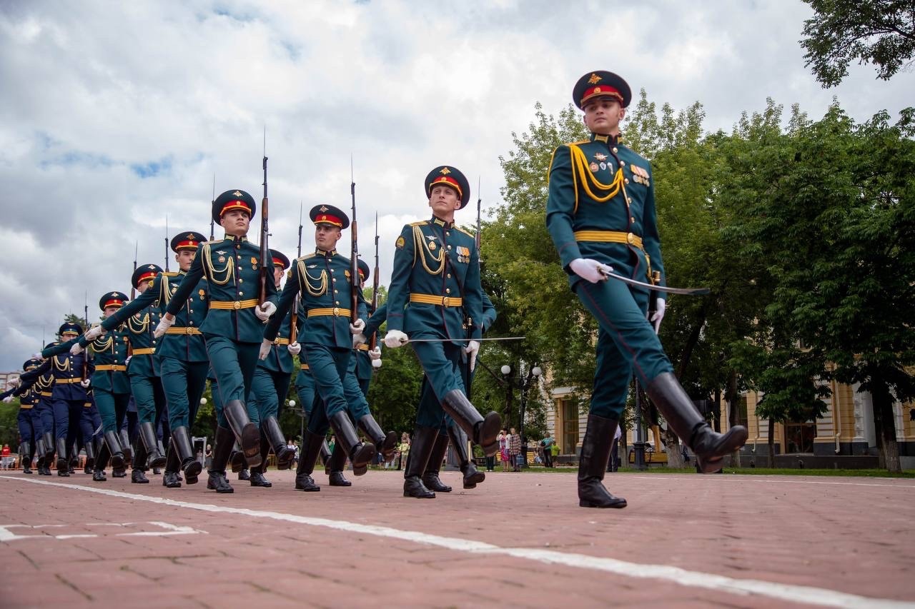 В День памяти и скорби благовещенцы возложили цветы к памятнику  воинам-амурцам