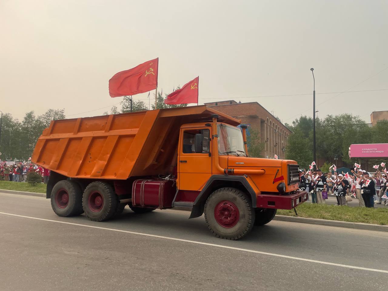 В Тынде отмечают юбилей БАМа шествием ветеранов и гала-концертом