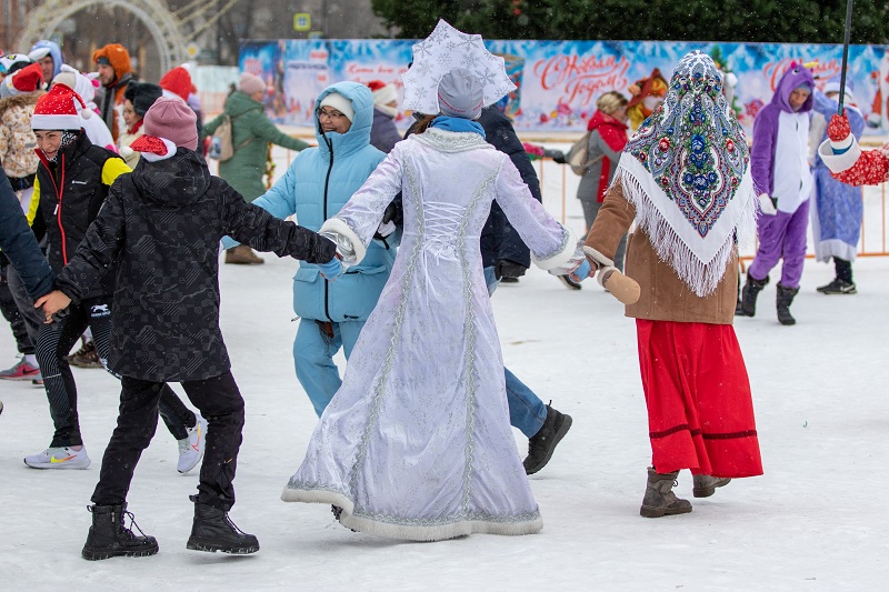 Выход мороза и снегурочки музыка