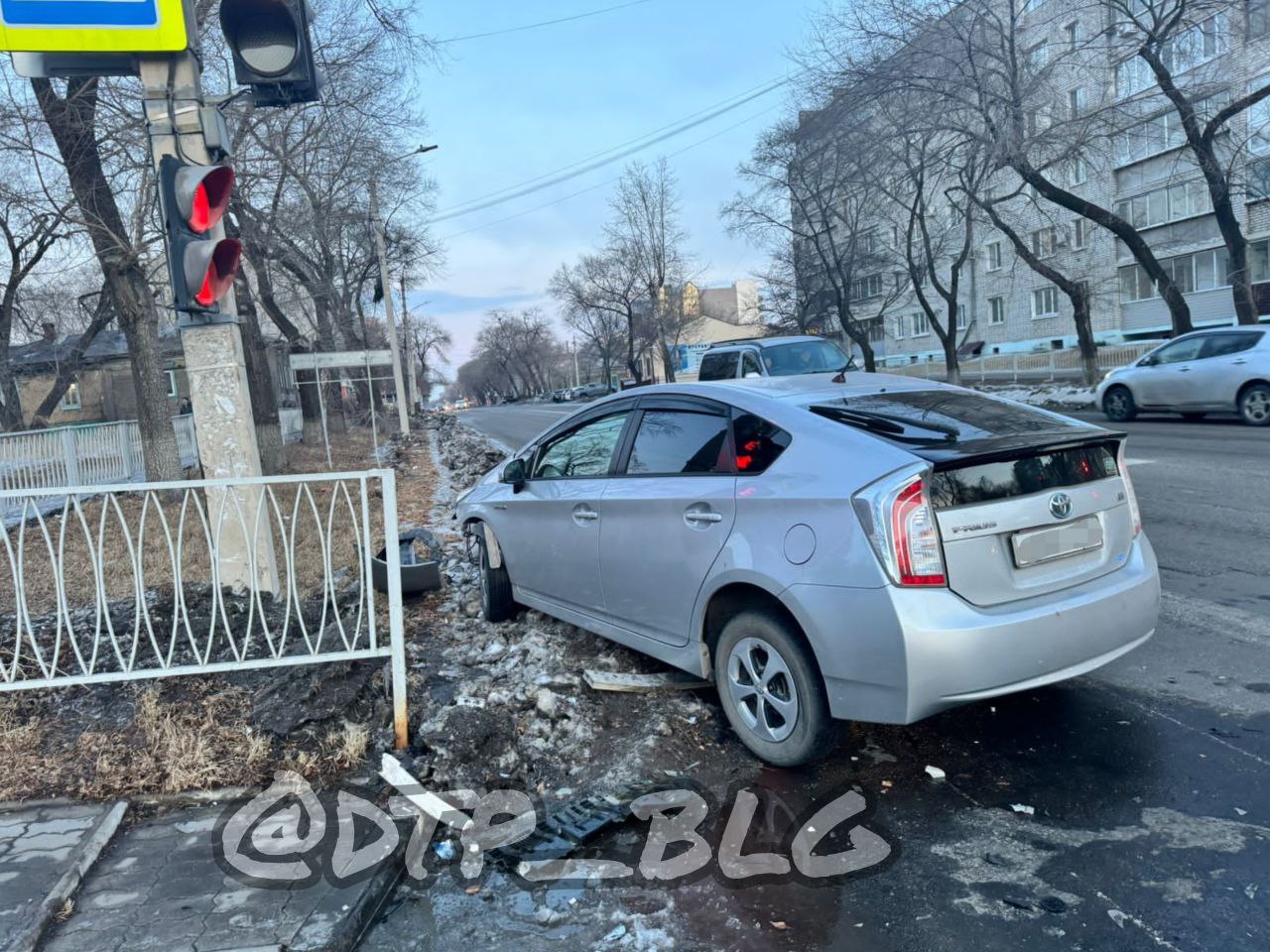 В Благовещенске машина въехала в «леера»