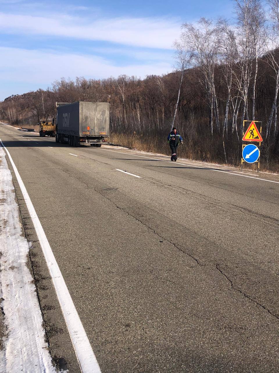 Фура «застряла» на амурской трассе из-за поломки