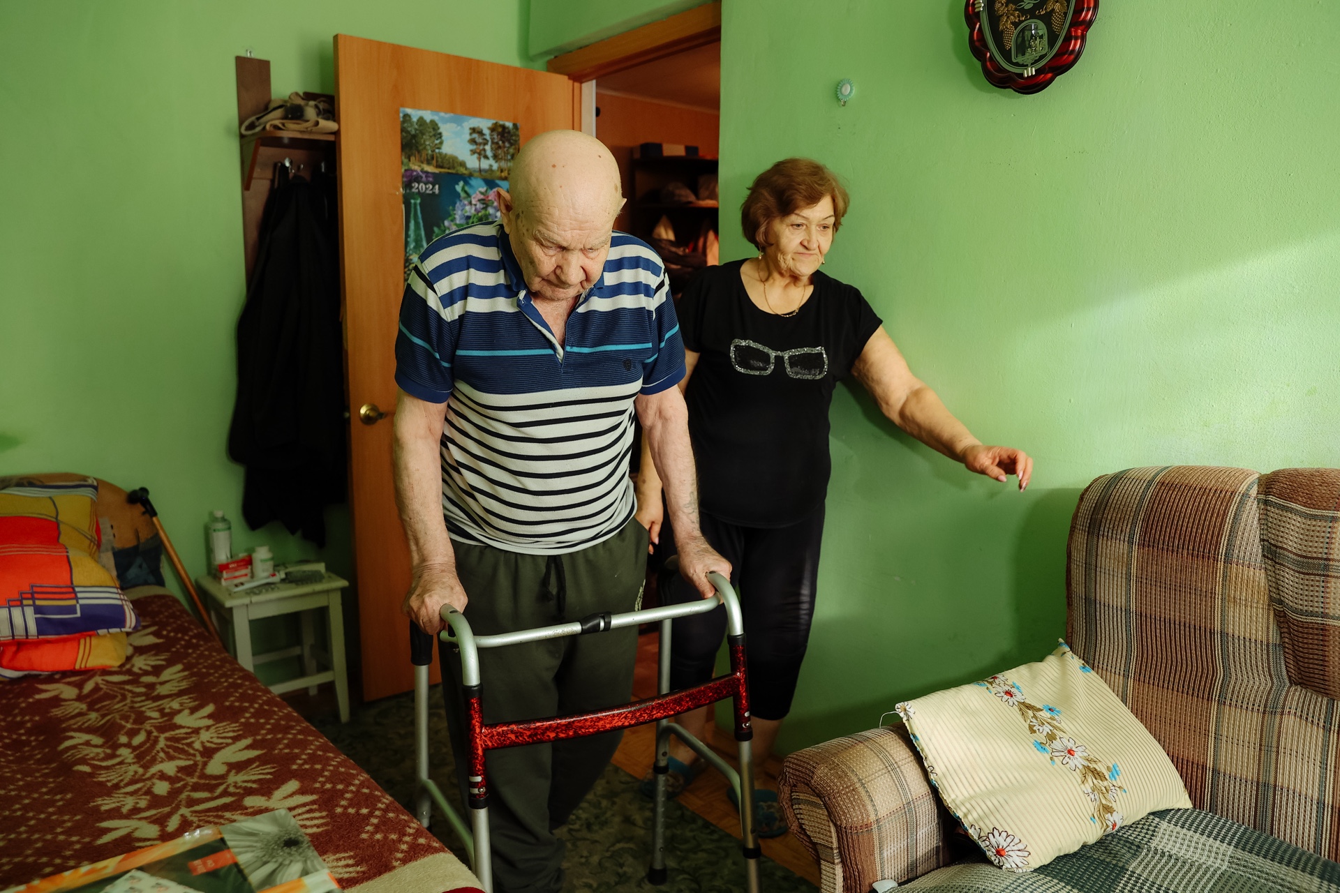 В Приамурье семьи взяли под опеку более 100 пенсионеров