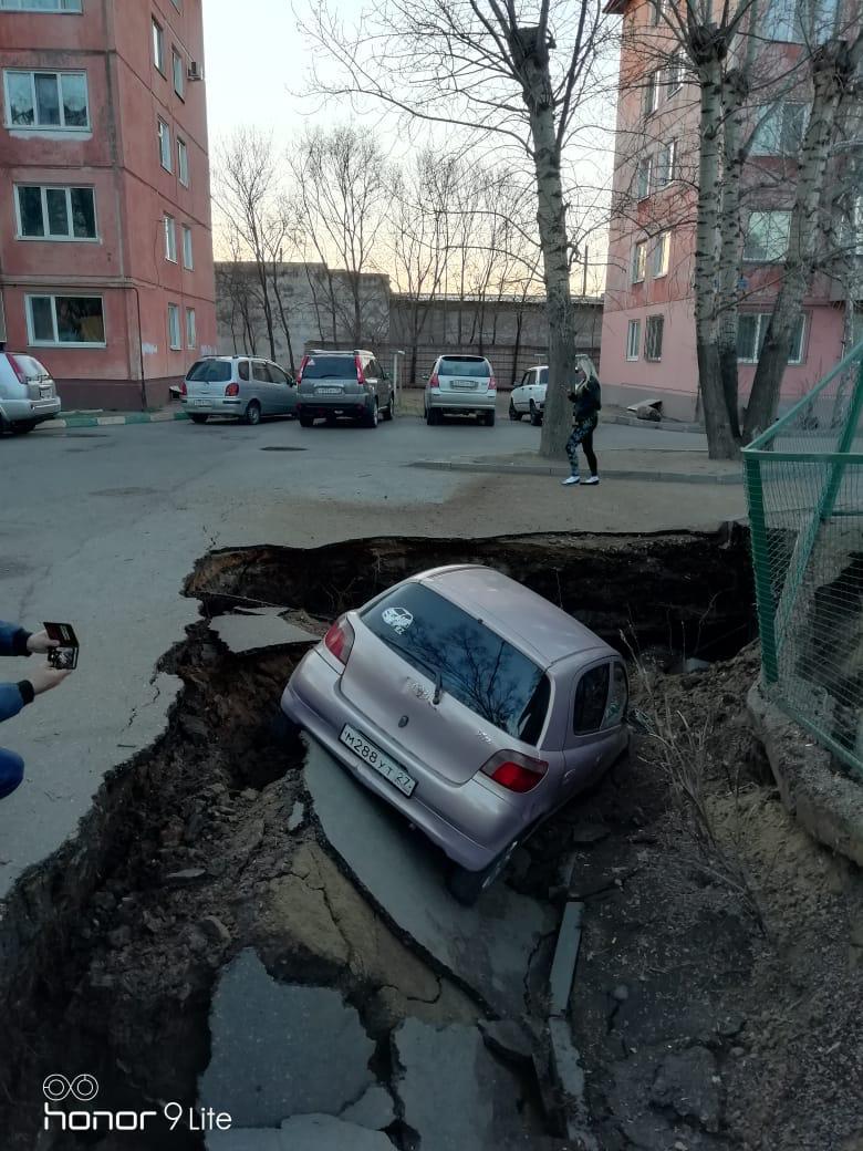 Во дворе Благовещенска просел грунт