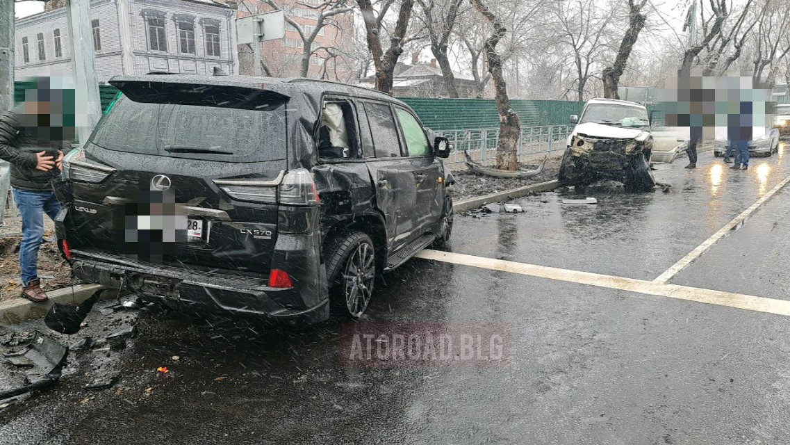 Асн 24 благовещенск последние новости. Авария Тойота Лексус 570.