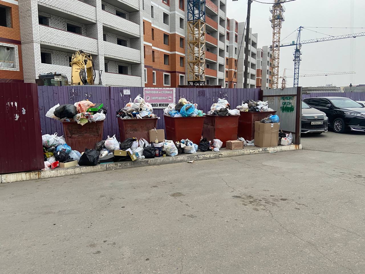 В Благовещенске из-за строительства дома жители двух многоэтажек остались  без полноценного проезда