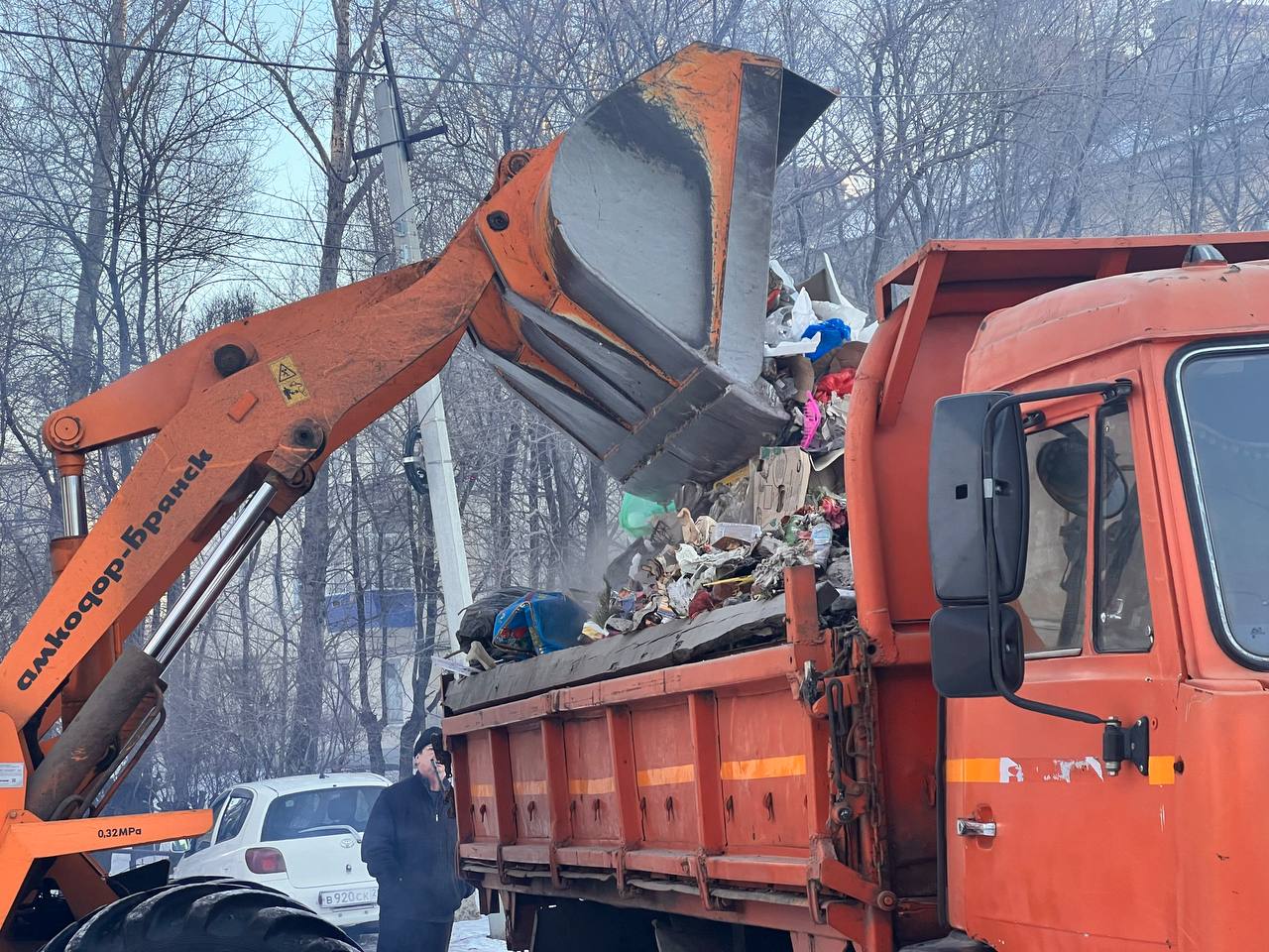 В Белогорске с контейнерной площадки вывезли 80 тонн мусора