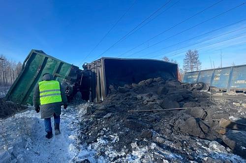 Из-за схода вагонов в Амурской области задержаны пассажирские поезда 