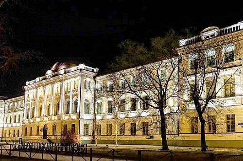 Подсветку благовещенской Алексеевской гимназии оценят на международном уровне