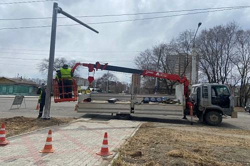 В Благовещенске в районе Горького — Новой устанавливают новый светофор
