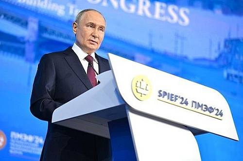 Владимир Путин предложил поднять пенсии работающим пенсионерам