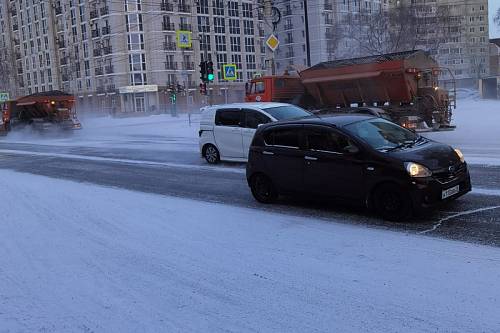 Снег осложнил ситуацию на дорогах Амурской области