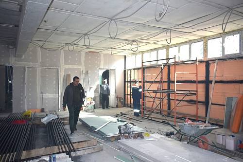 Амурская область продолжает ремонт борцовского зала в подшефной Амвросиевке