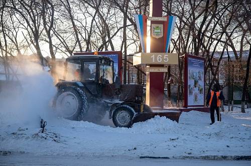 Мэр Благовещенска прокомментировал ситуацию с вывозом убранного снега