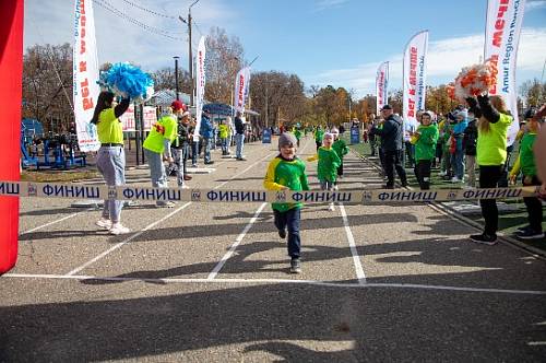 В Благовещенске сто детей с ОВЗ пробежали мини-марафон