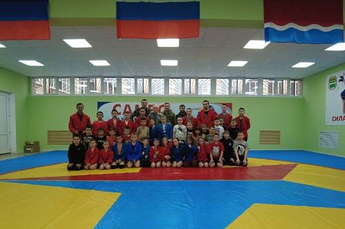 Тренеры из Приамурья провели мастер-классы для ребят из Амвросиевки