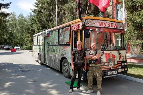 Команда благовещенского «Автобуса Победы» провела экскурсию для жителей Новосибирска