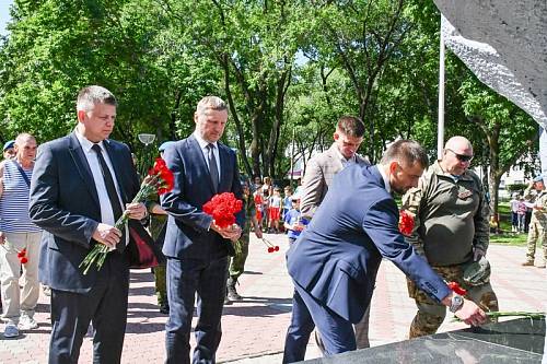 В Благовещенске отмечают День воздушно-десантных войск