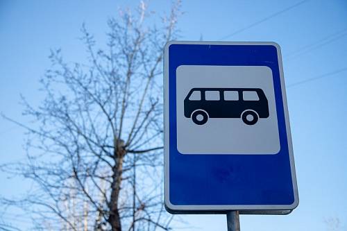 Два автобусных маршрута в Благовещенске начали ездить к кладбищам