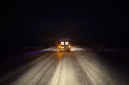 В Приамурье в снежном заторе оказалась машина скорой помощи