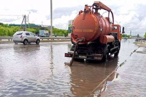 Почти 200 кубометров воды откачали с улиц Благовещенска после сильного ливня