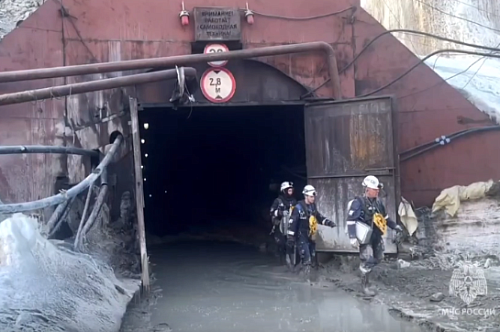 Спасательные работы на руднике в Амурской области осложняет поступление воды
