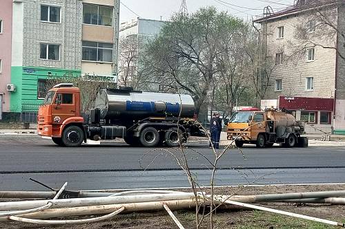 В Благовещенске на улице Ленина начали укладывать второй слой асфальта