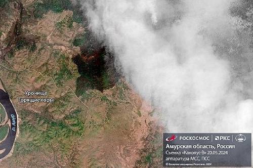 За пожарами в Приамурье следят спутники