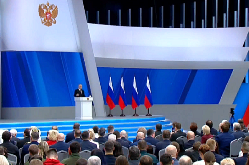 Послание Федеральному собранию Владимир Путин начал с благодарности россиянам