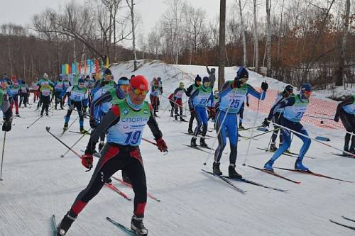 Амурские лыжники закрывают сезон, участвуя в соревнованиях