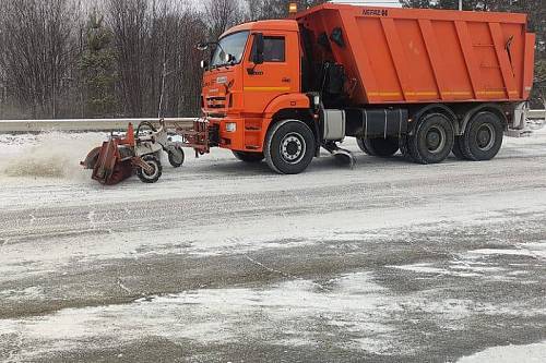 Спецтехника очищает от снега региональные дороги Приамурья