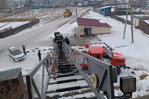 Единственная в Амурской области автоцистерна с лестницей появилась у пожарных в Магдагачах