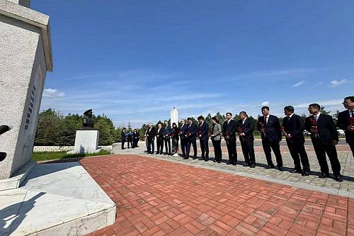 Амурские парламентарии посетили места захоронения советских солдат в Китае