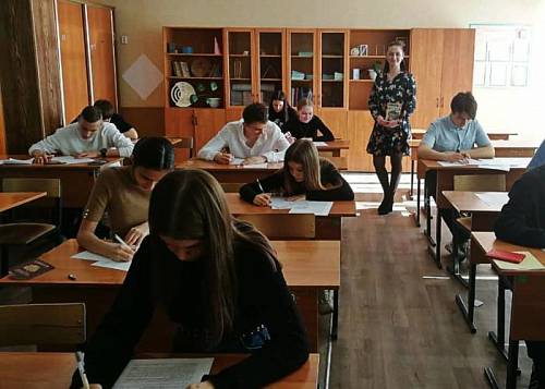 Шесть амурских педагогов войдут в «Золотую тысячу учителей России»