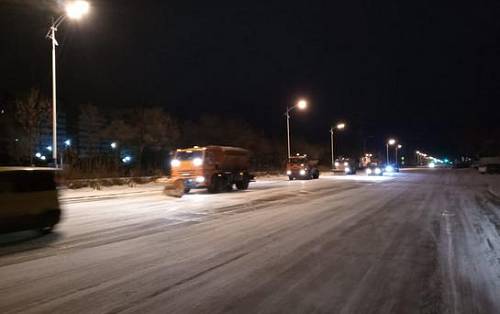 Ночью в Благовещенске дороги и тротуары очищали от снега