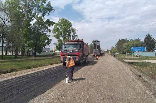 В Амурской области ремонтируют дороги, проходящие через село Николаевка
