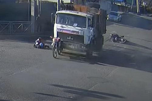 Водитель грузовика, сбивший мотоциклиста в Приамурье, был пьян