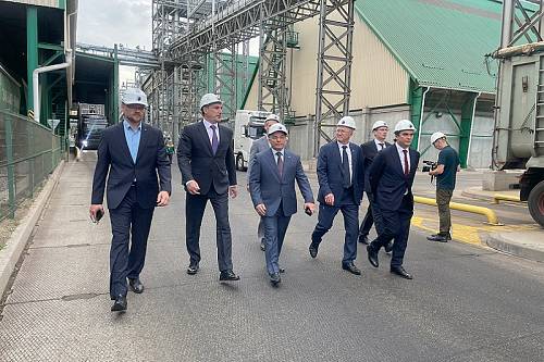 Губернатор Приамурья осмотрел крупнейший маслоэкстракционный завод в Беларуси