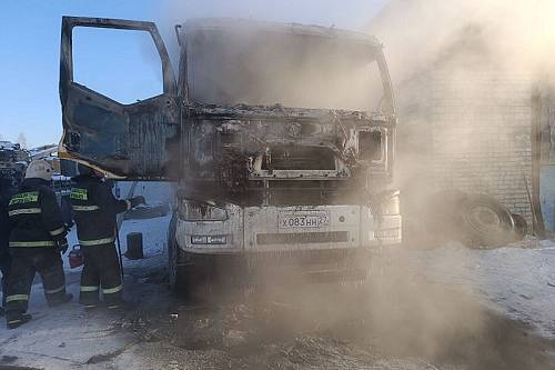 В Приамурье загорелся грузовой автомобиль